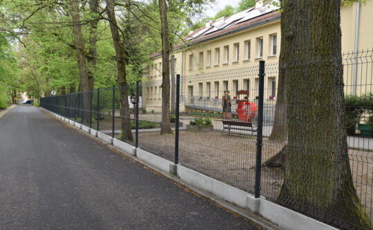 Nowe ogrodzenie przy Zespole Szkół Specjalnych w Kowanówku